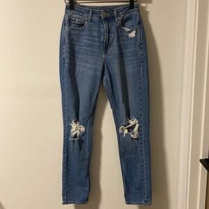 American Eagle Light Wash Distressed Mom Jeans (2 Regular)